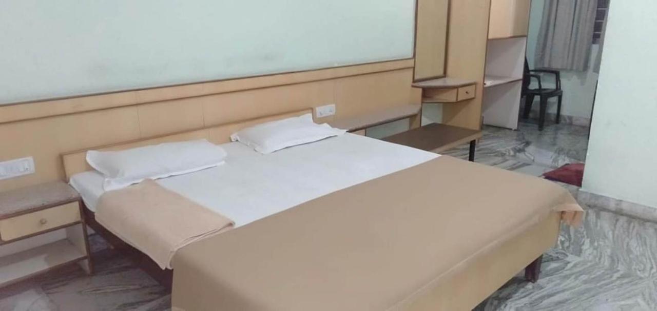 Iroomz Hoysala Residency ベッラーリ エクステリア 写真
