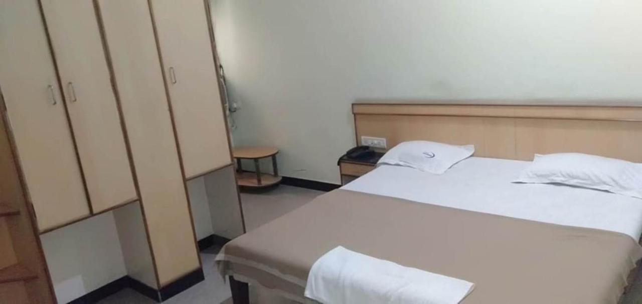 Iroomz Hoysala Residency ベッラーリ エクステリア 写真