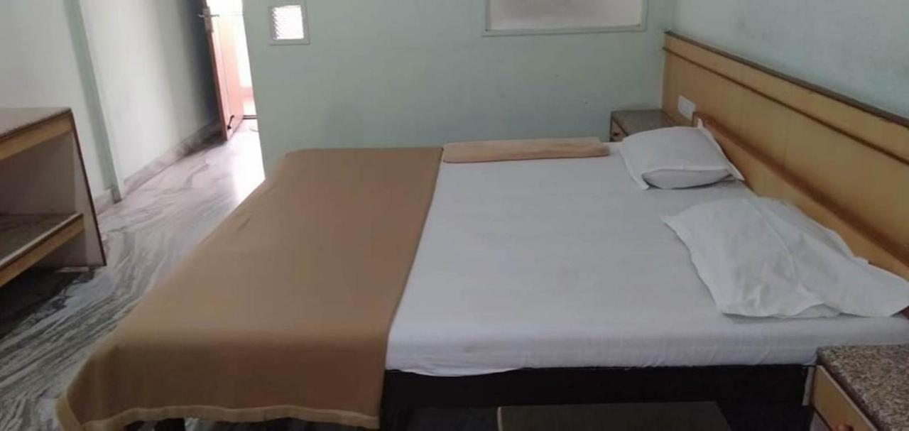 Iroomz Hoysala Residency ベッラーリ エクステリア 写真
