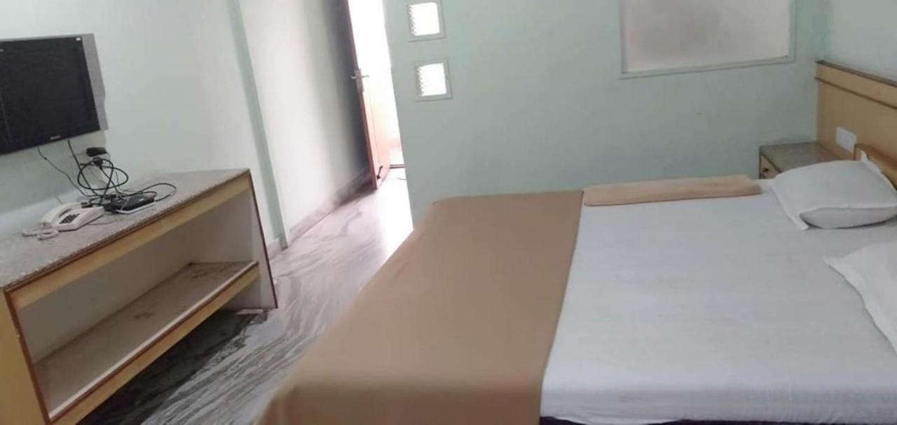Iroomz Hoysala Residency ベッラーリ エクステリア 写真
