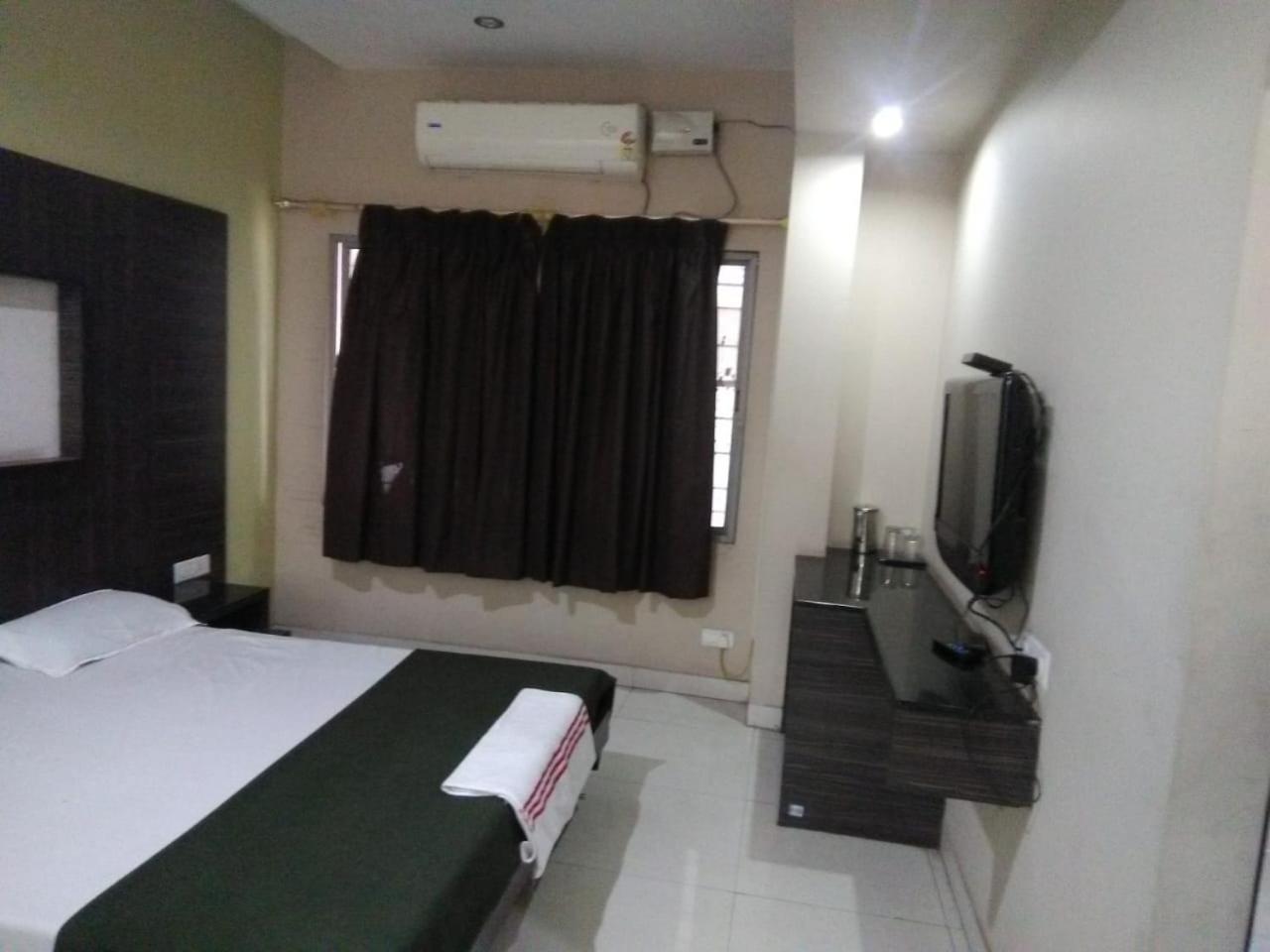 Iroomz Hoysala Residency ベッラーリ エクステリア 写真